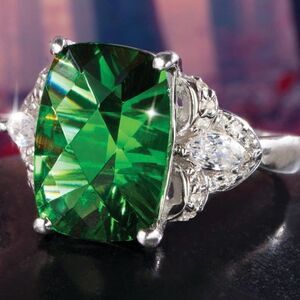 💚 NEW Elegant Emerald Green Crystal Gemstone Silver Ring 💚